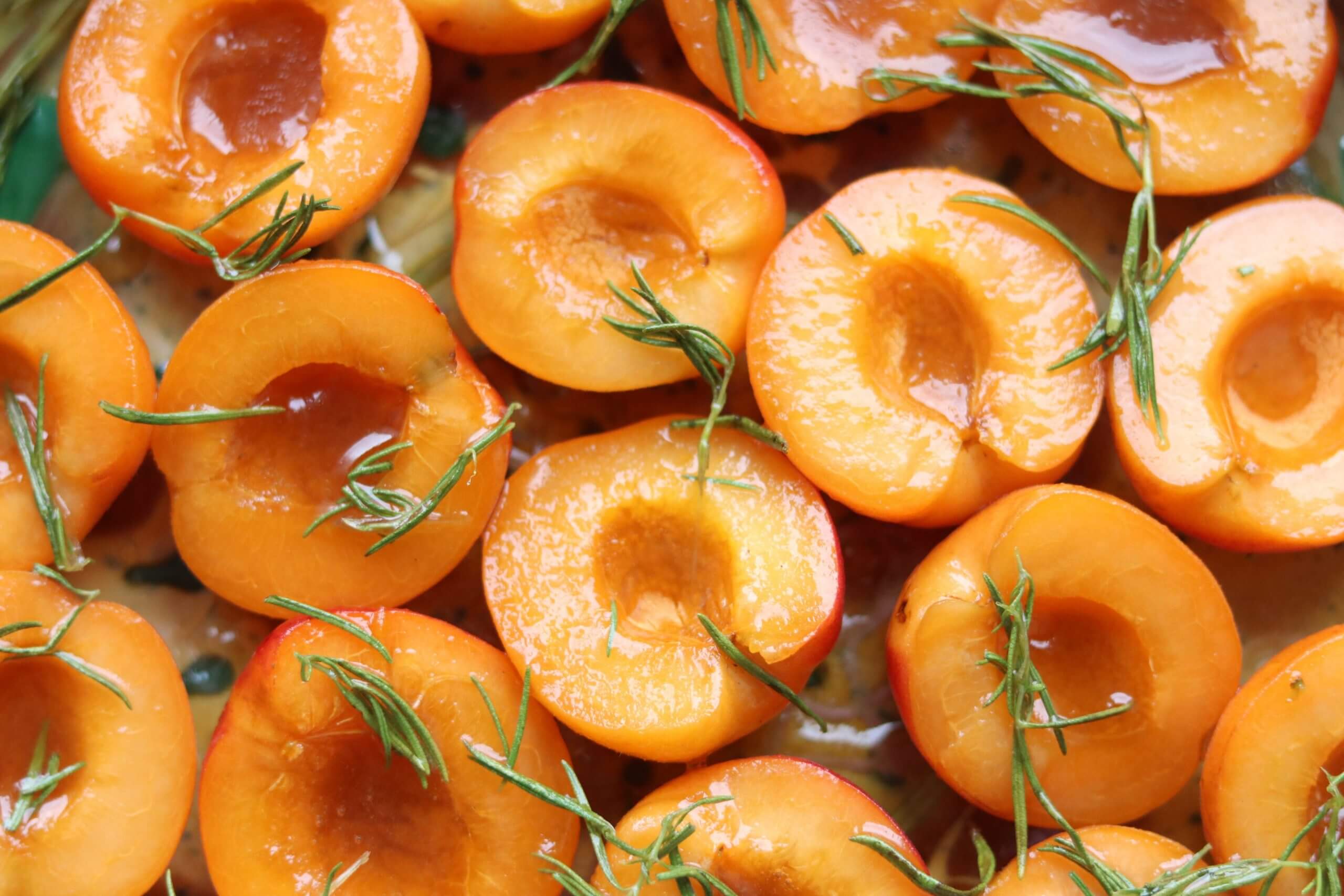 Recette d’été – Abricots au miel, romarin, huile d’olive Oliv&sens Aglandau